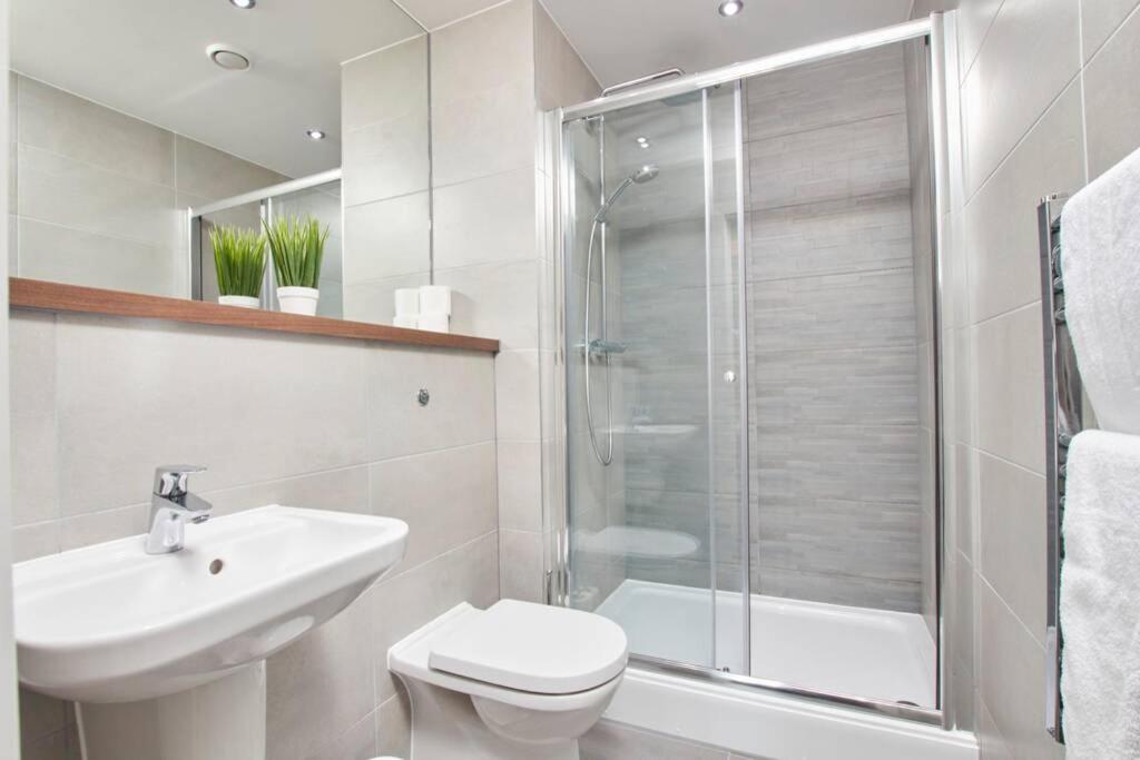 Lovely Apartment - Private Parking - Stadium Views Manchester Exterior foto
