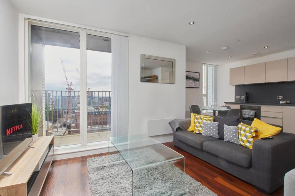 Lovely Apartment - Private Parking - Stadium Views Manchester Exterior foto